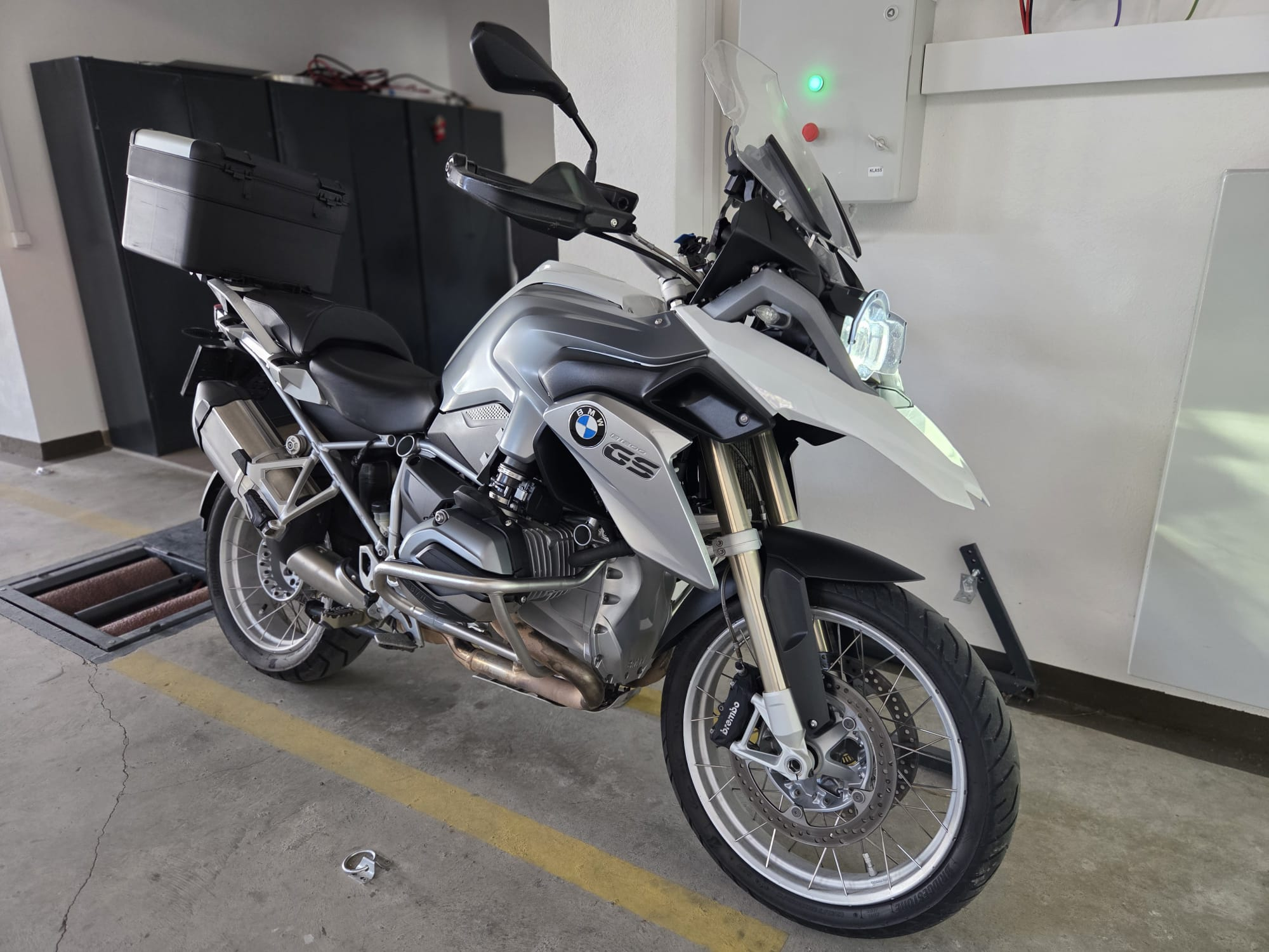 Motocicletă BMW GS la inspecție
